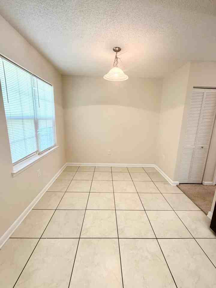 1100 Pine St - Photo 6 of 23