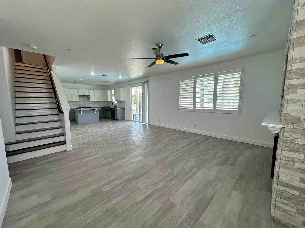 3726 N Shady Ct - Photo 4 of 18
