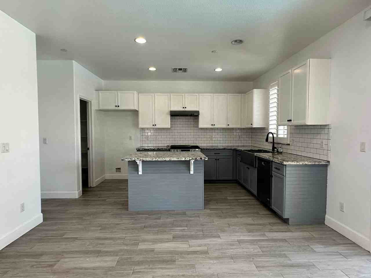 3726 N Shady Ct - Photo 5 of 18