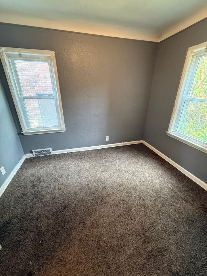 15596 Eastwood St - Photo 7 of 9