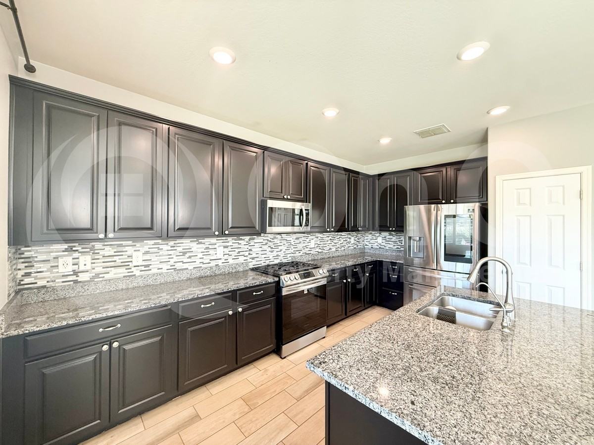 3231 S Santa Rita Way - Photo 6 of 41
