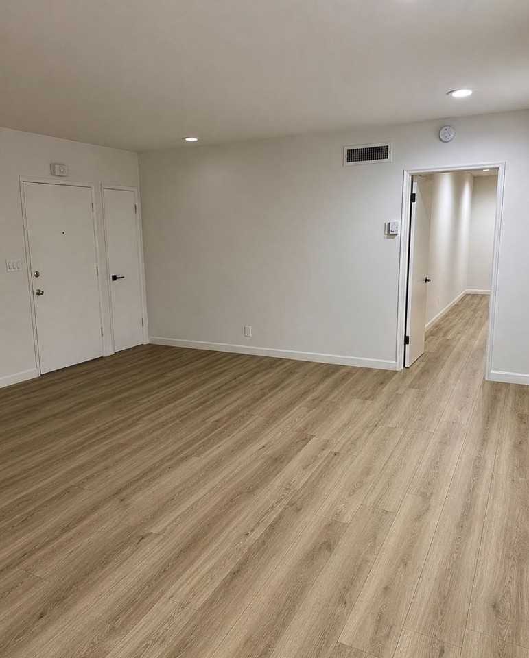 5400 Newcastle Ave #68 - Photo 4 of 18
