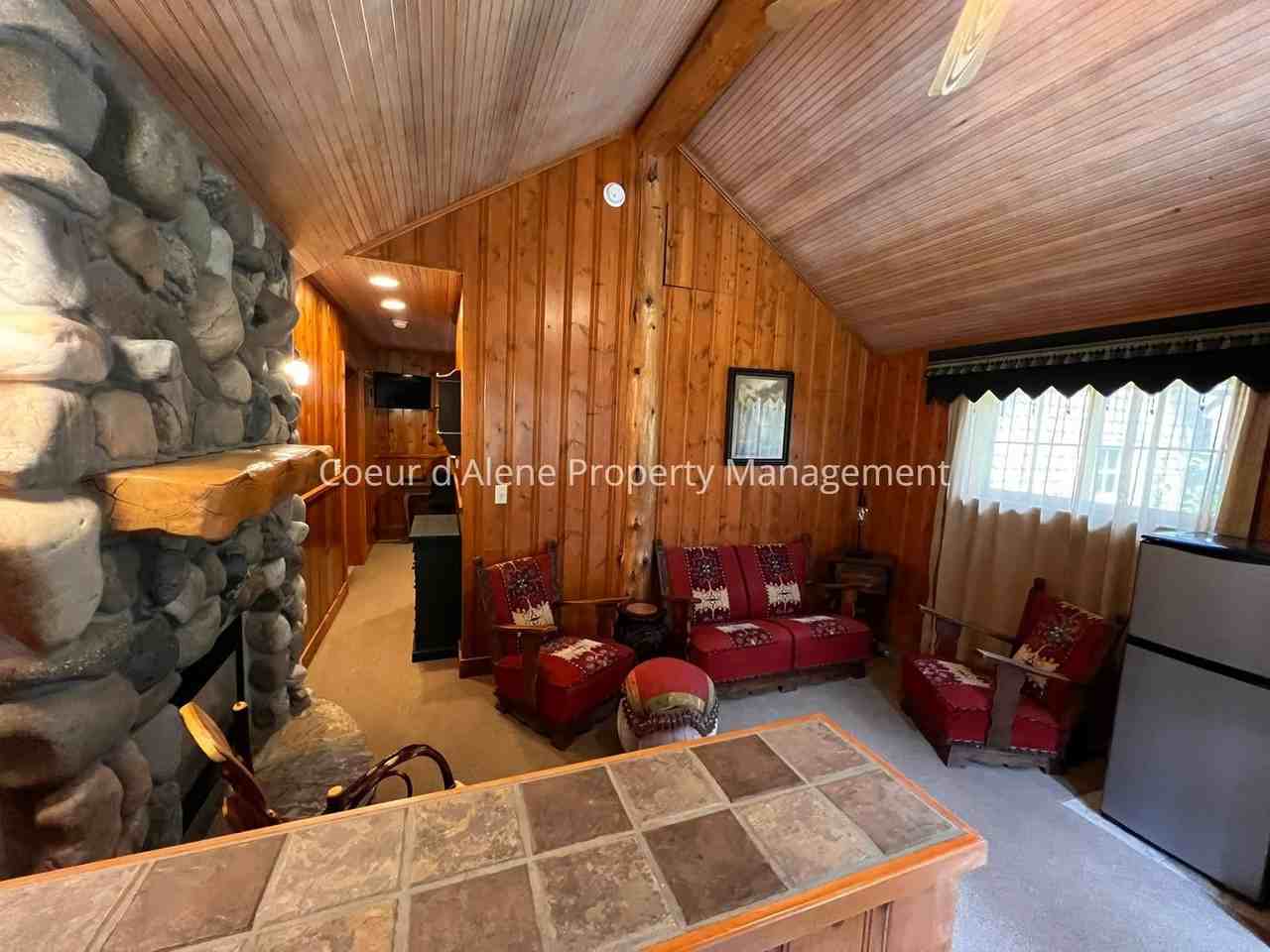 10646 N Lakeview Dr - Photo 3 of 11