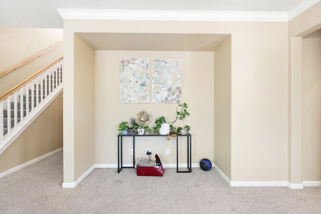 2035 Vienna Way - Photo 4 of 25