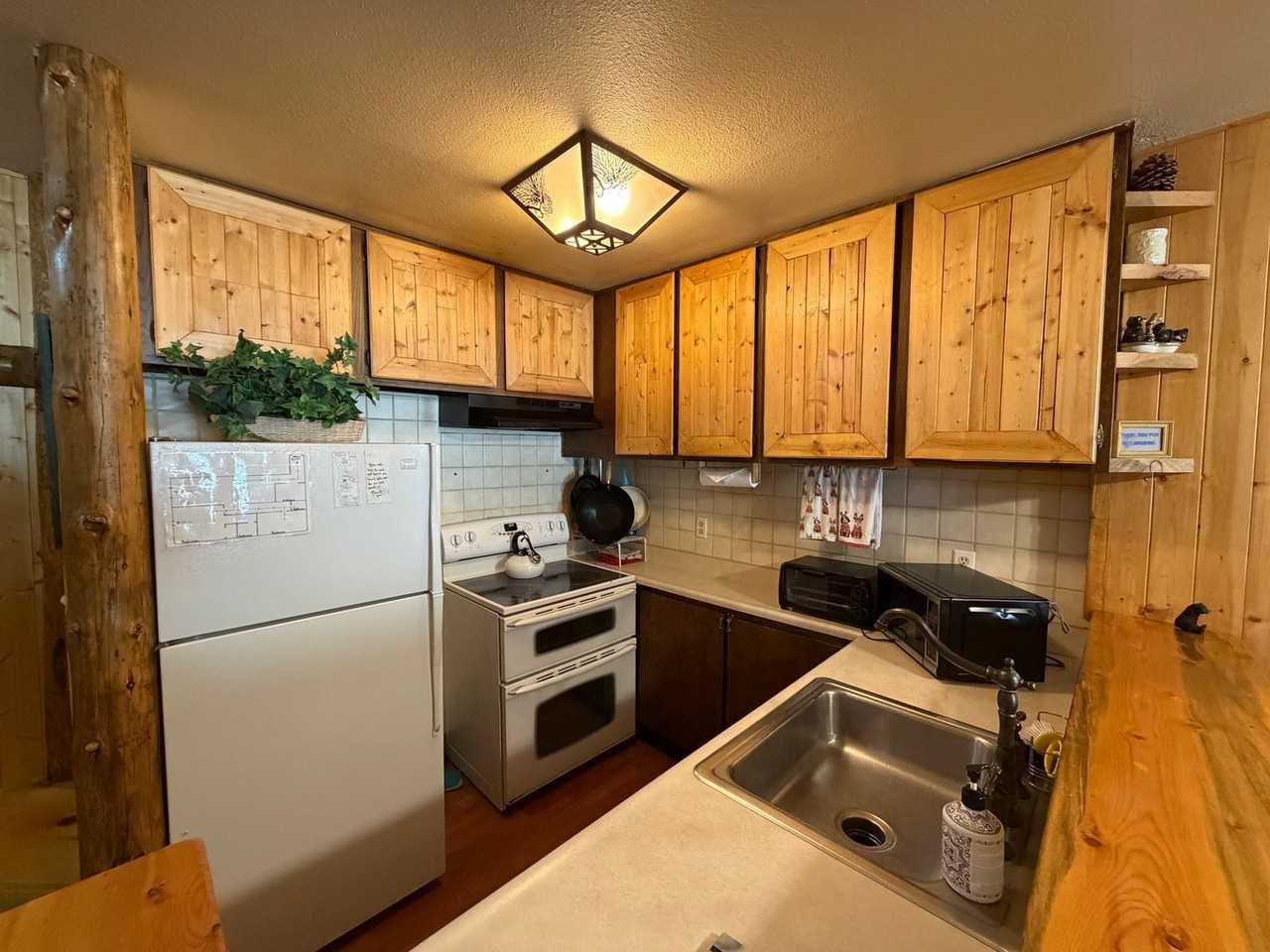 3253 Meridian Blvd - Photo 3 of 10