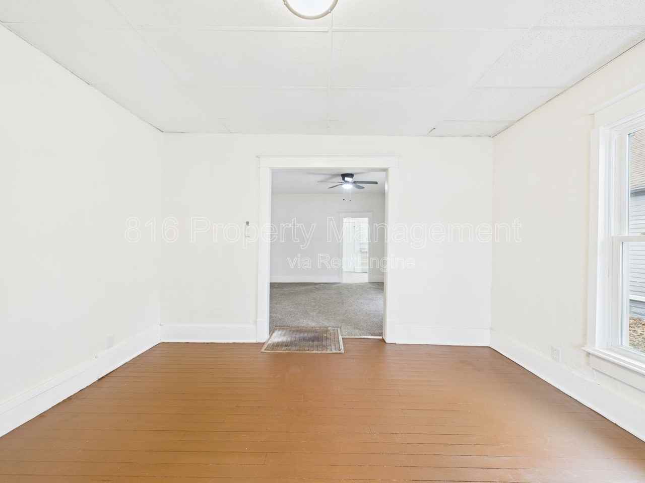 411 Main St - Photo 3 of 17