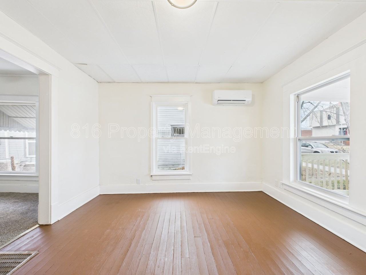 411 Main St - Photo 4 of 17