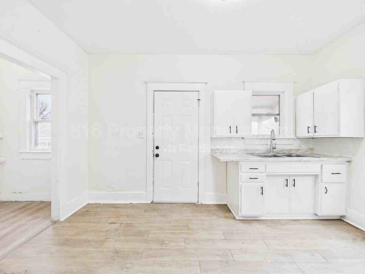 411 Main St - Photo 7 of 17