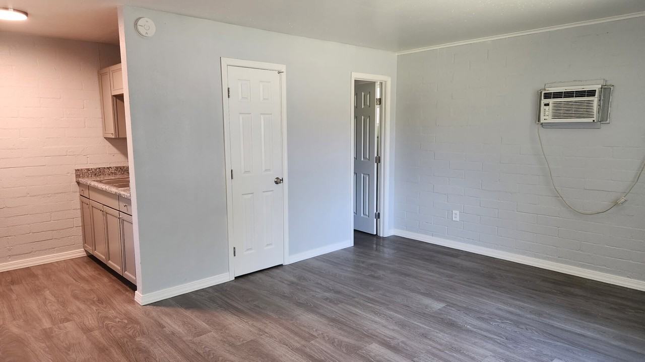 2645 W. Morten Avenue - Photo 4 of 9