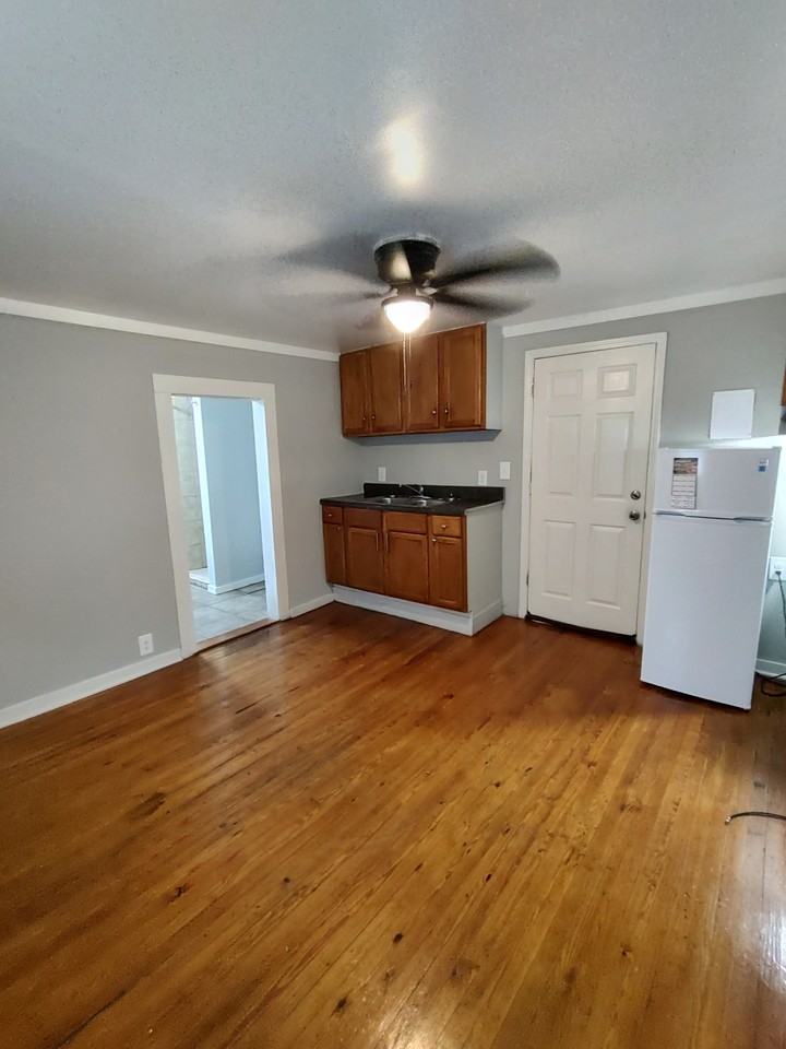 1206 South Salisbury Street - Photo 2 of 12