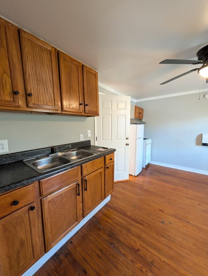 1206 South Salisbury Street - Photo 7 of 12