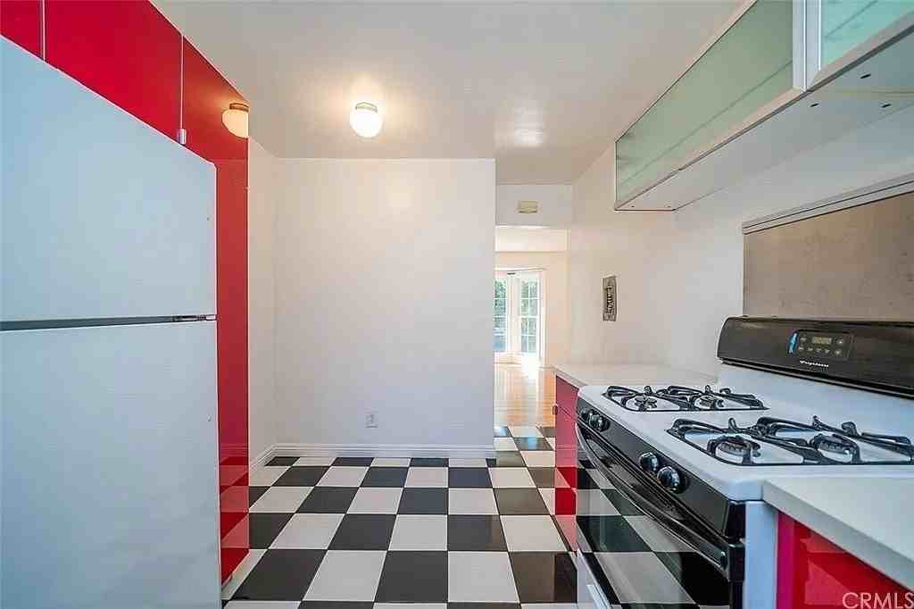 102 Lime Avenue - Photo 7 of 20