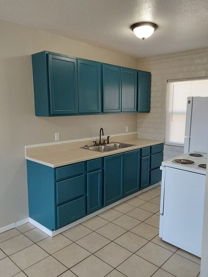 Los Cerros Apts. - Photo 2 of 10