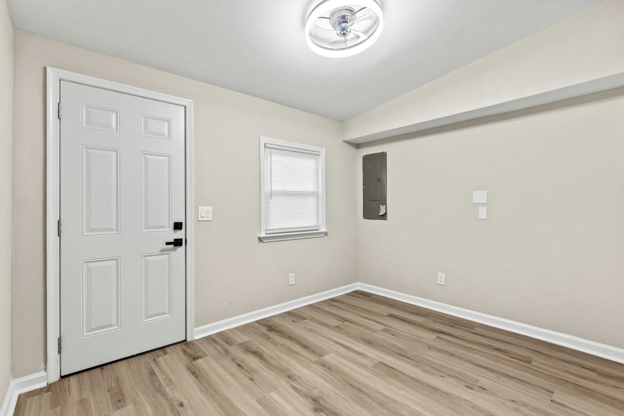 1118 West Hamburg Street, Unit Main - Photo 2 of 24