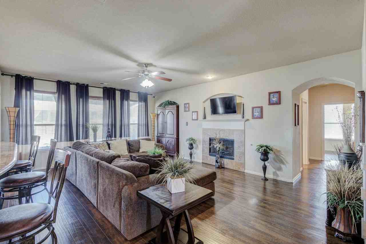 936 Bending Oak Dr - Photo 5 of 15