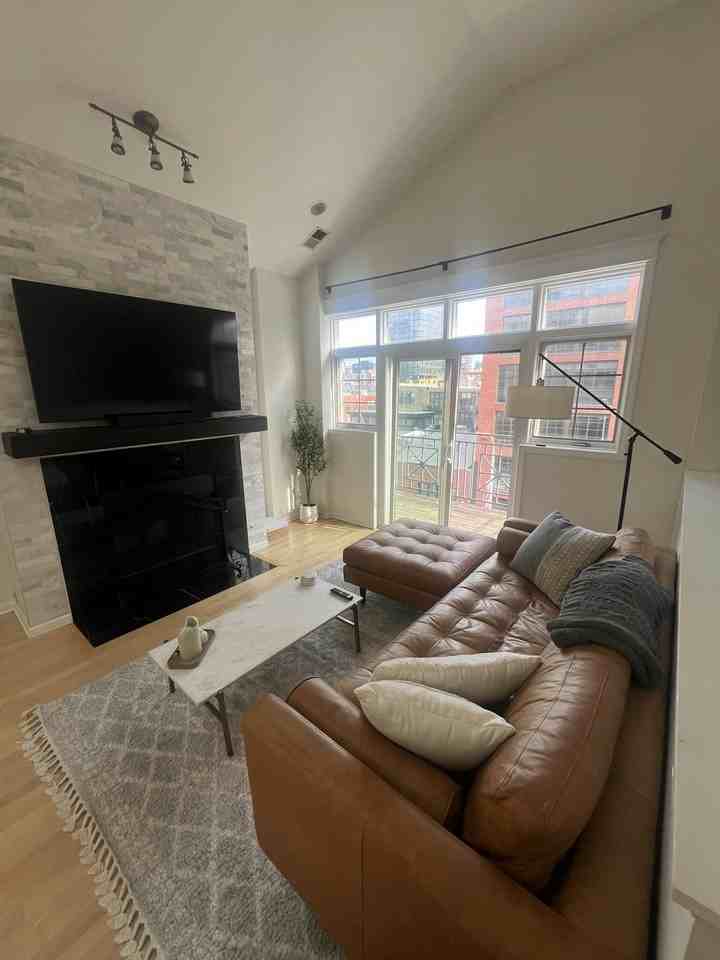 1044 West Fulton Market, Unit 4 - Photo 6 of 19