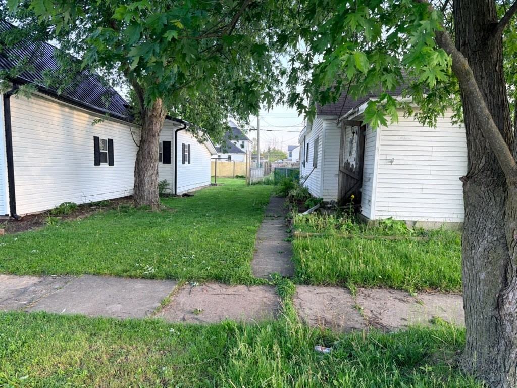 521 W Franklin St - Photo 5 of 11