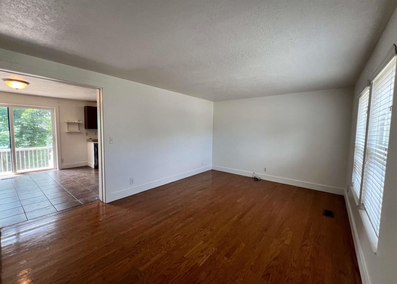 10 Pinewood Dr #1 - Photo 2 of 21
