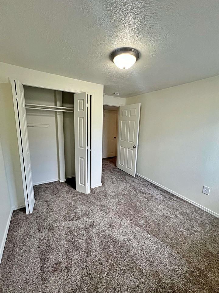 10 Pinewood Dr #1 - Photo 7 of 21