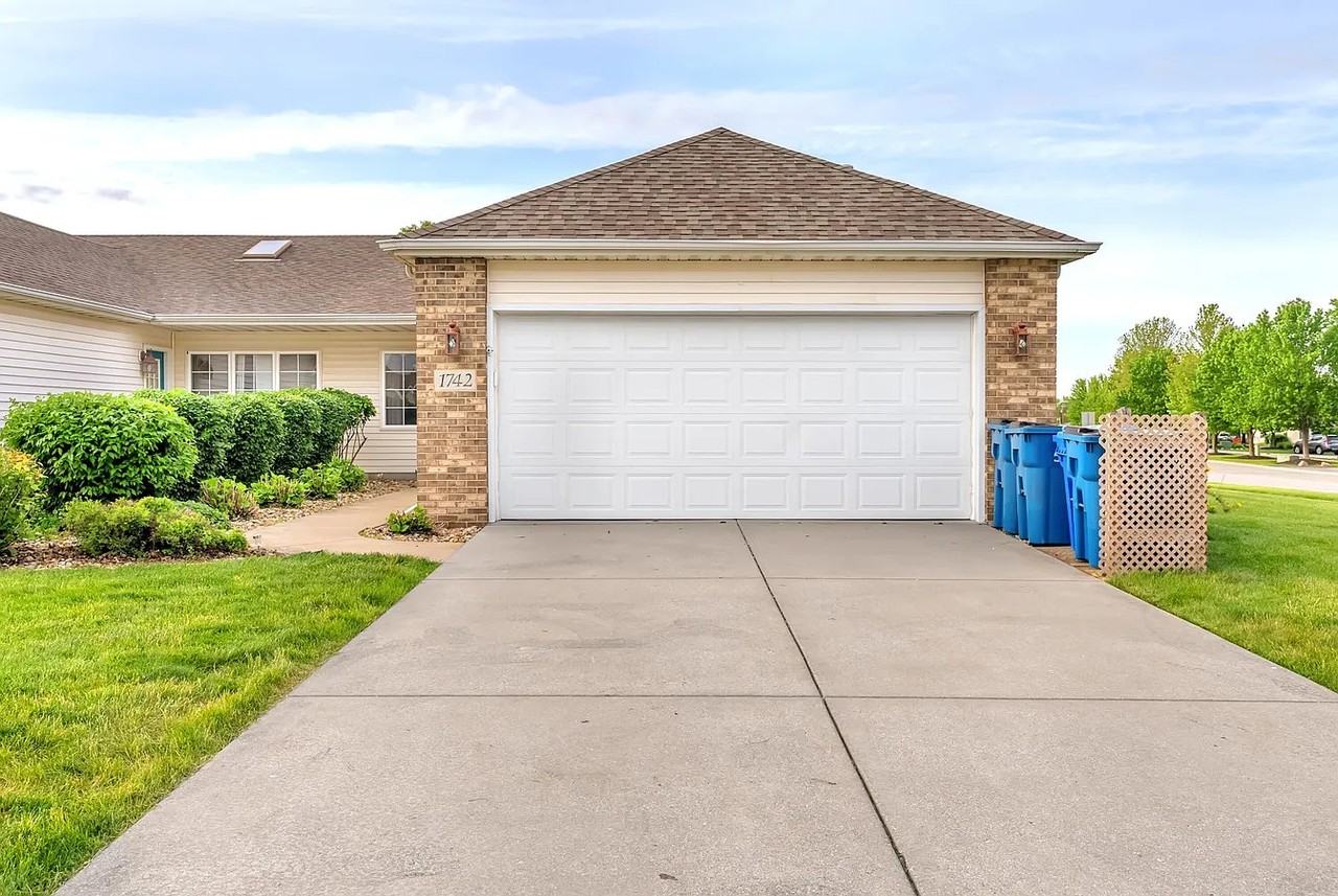 1742 Dogwood Drive - Photo 4 of 17