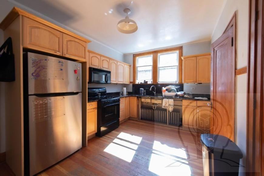 5057 W Newport Ave - Photo 2 of 10