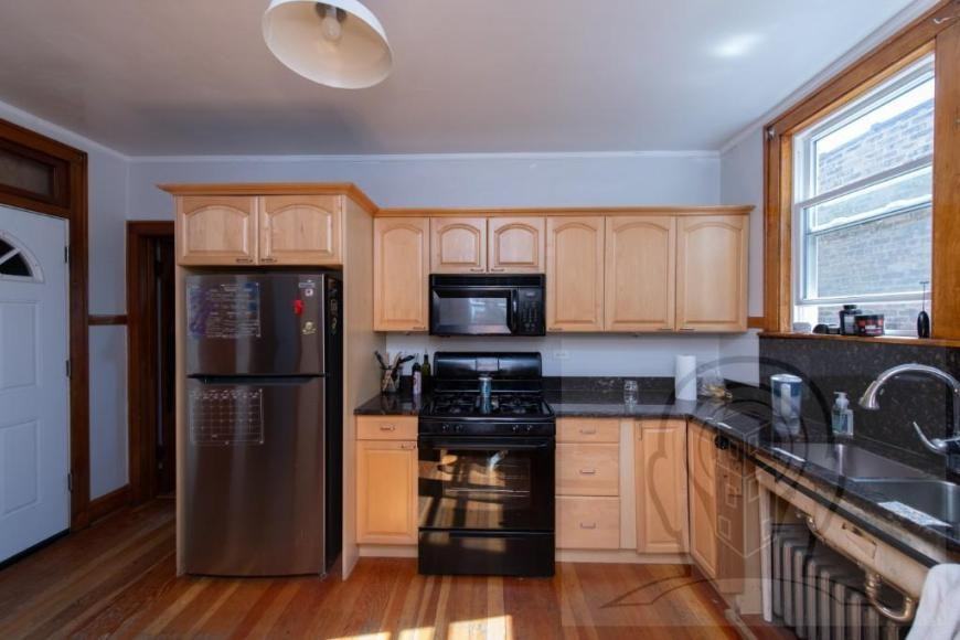 5057 W Newport Ave - Photo 3 of 10