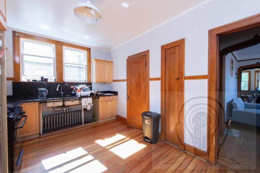5057 W Newport Ave - Photo 4 of 10