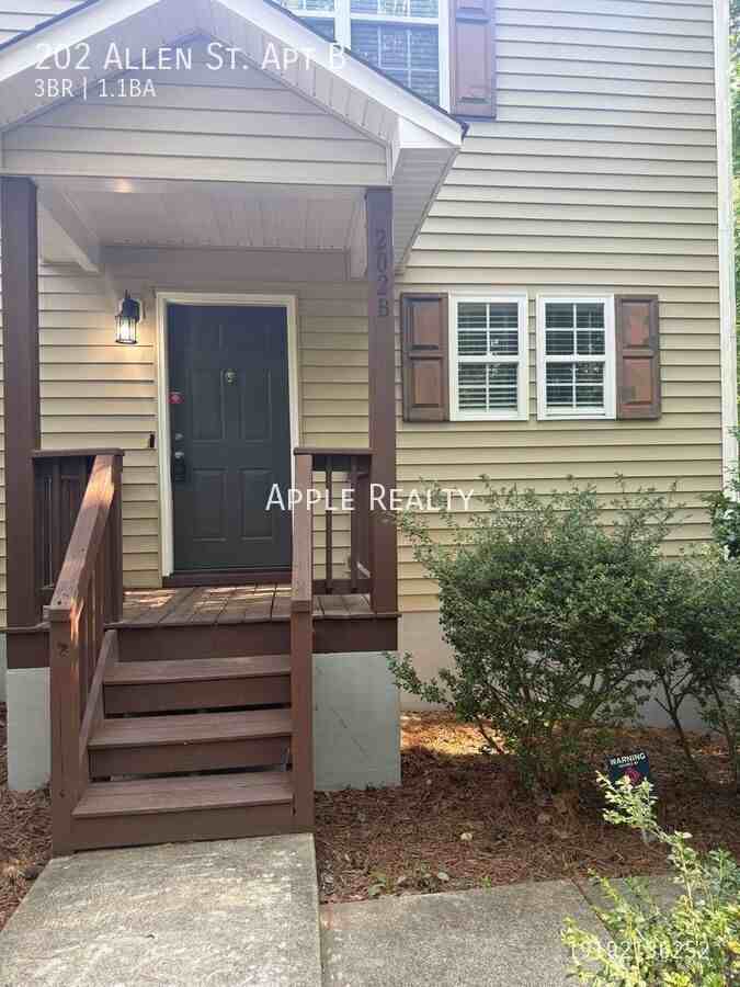 202 Allen St Apt B - Photo 2 of 32