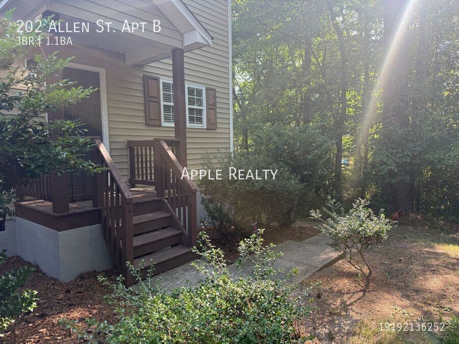 202 Allen St Apt B - Photo 3 of 32