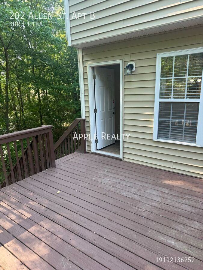 202 Allen St Apt B - Photo 4 of 32