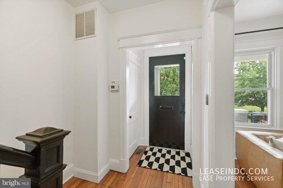 121 Webster St Nw - Photo 4 of 36