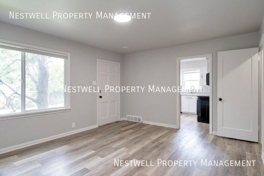 312 E Utopia Ave - Photo 6 of 19