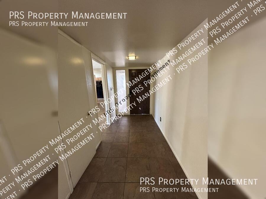 3729 S Kenneth Pl - Photo 5 of 14