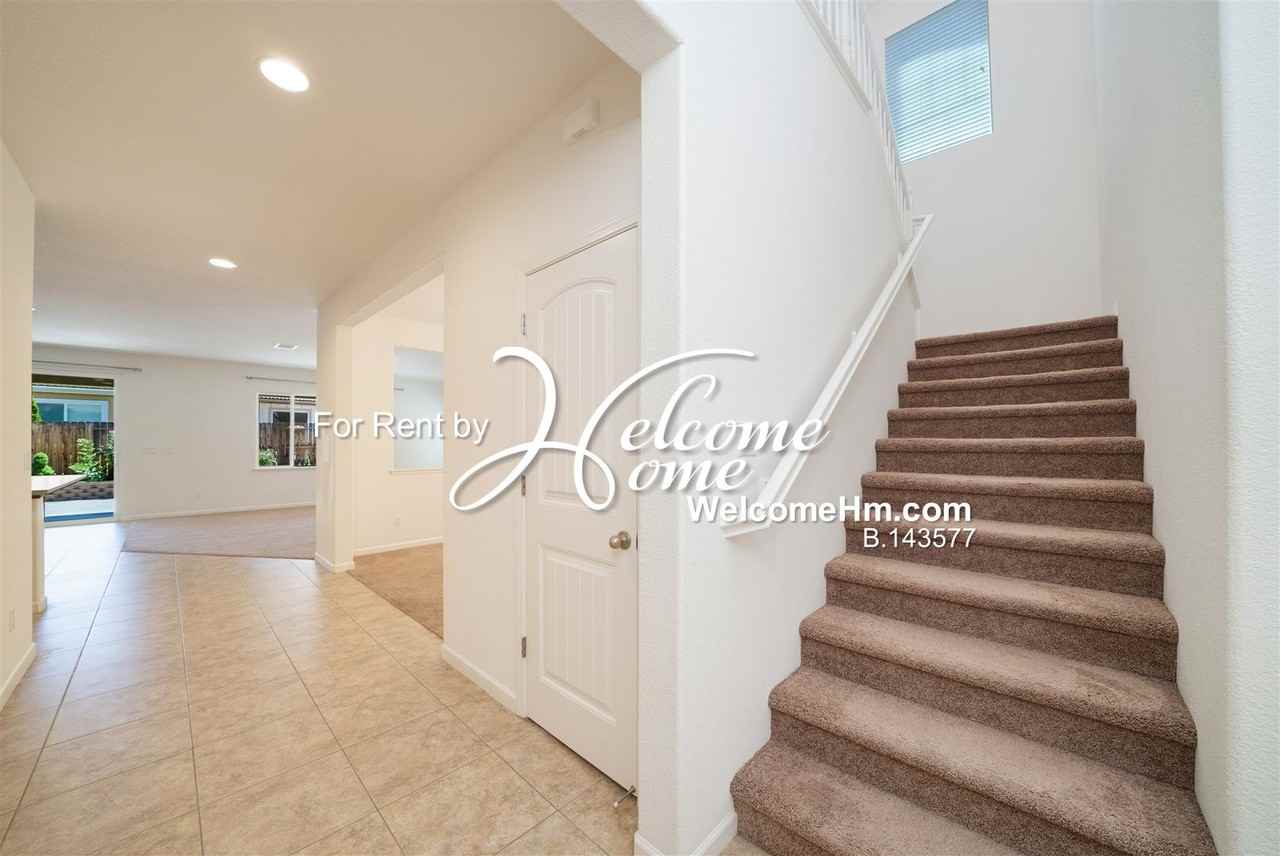2050 Horse Prairie Rd - Photo 4 of 45