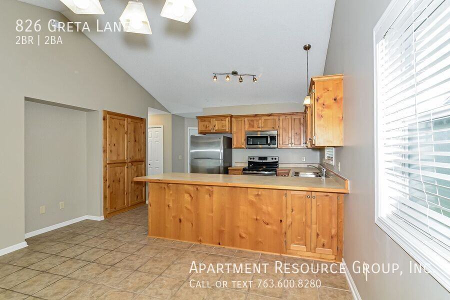 826 Greta Ln - Photo 5 of 16