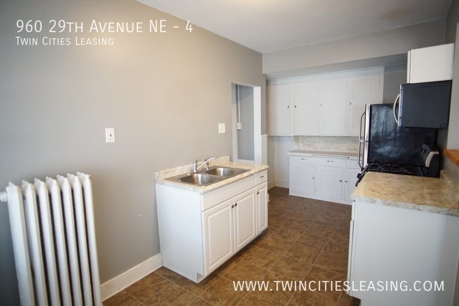 960 29th Ave Ne #4 - Photo 3 of 14