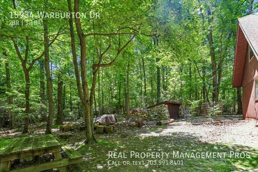 15934 Warburton Dr - Photo 4 of 31