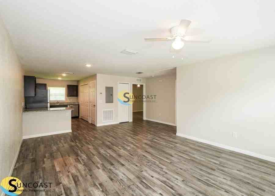 9106 N Peachtree Way - Photo 6 of 13