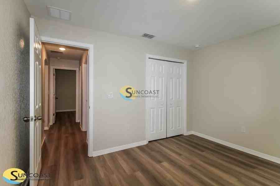 5296 Sw 165th Street Rd - Photo 5 of 17