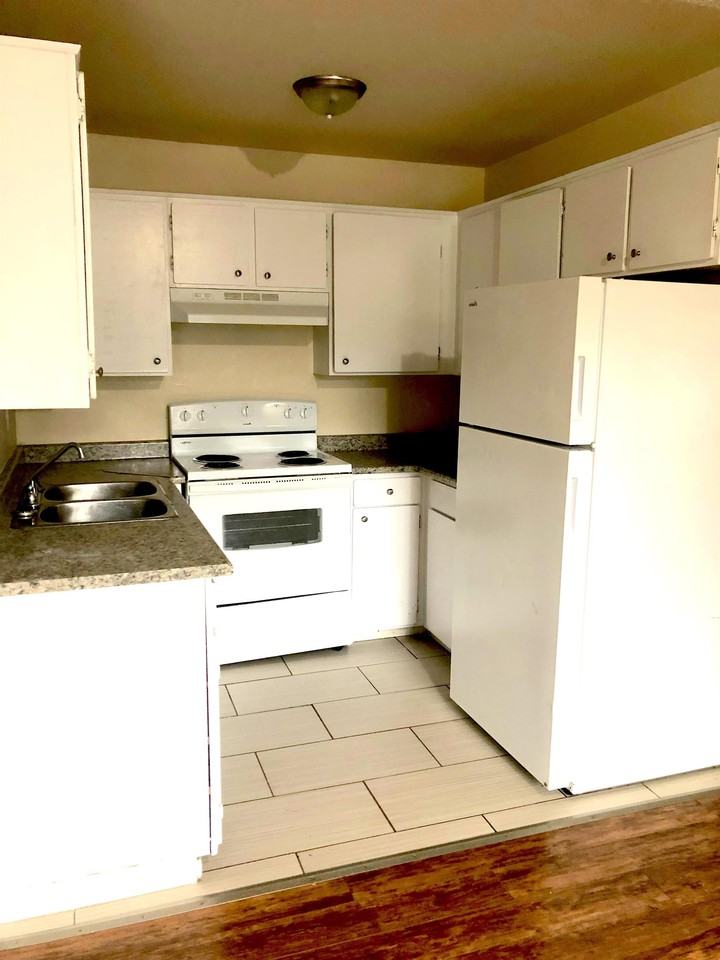 2647 Oak St #A - Photo 2 of 7