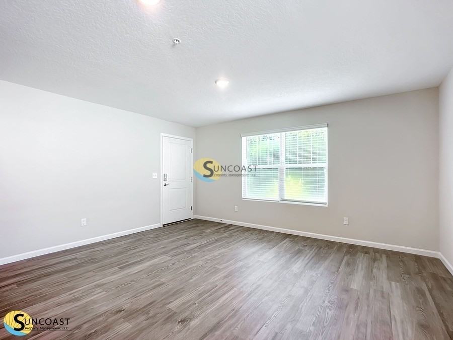 6523 Breezy Oaks Way #102 - Photo 5 of 32