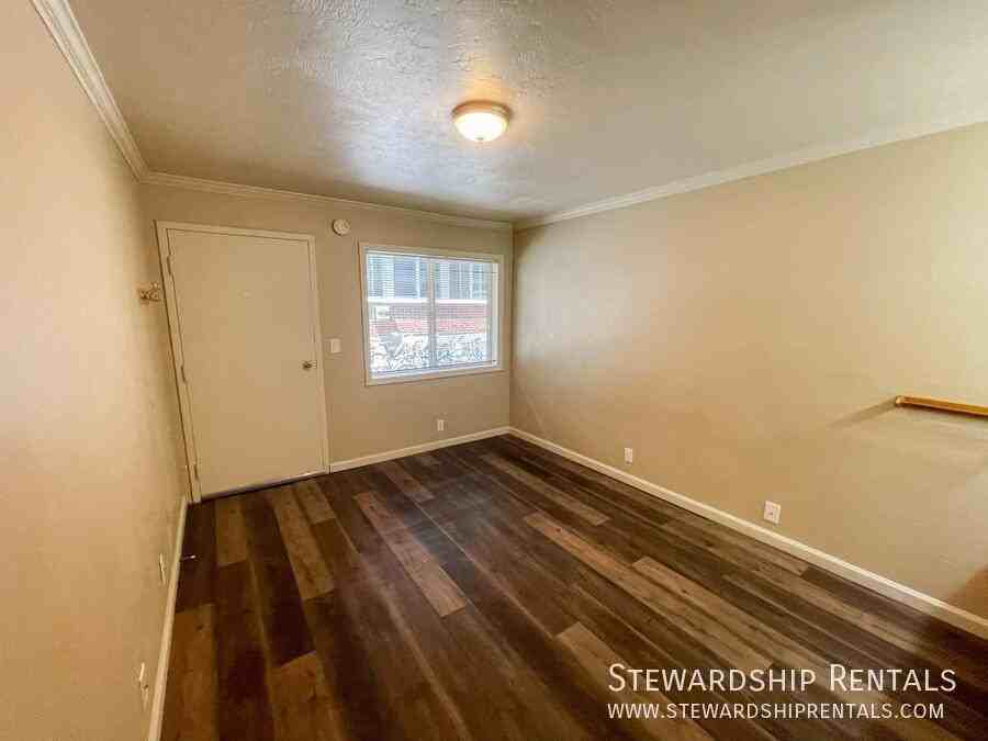 1827 Harris St #114 - Photo 3 of 9