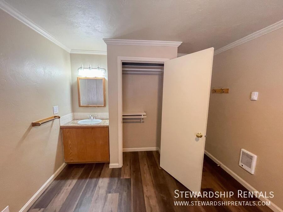 1827 Harris St #114 - Photo 4 of 9