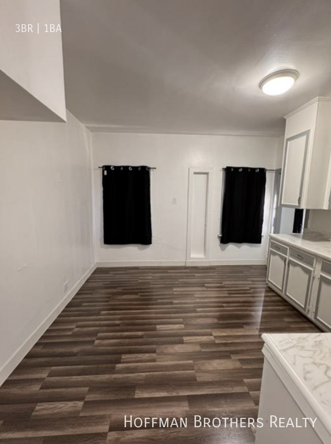 811 W 43rd St #811 - Photo 3 of 10