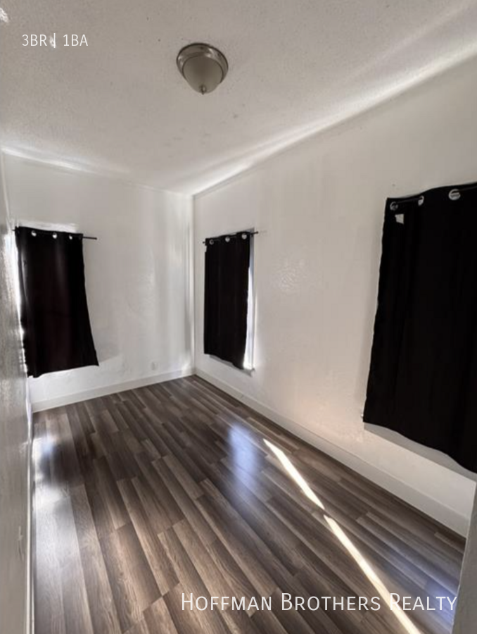 811 W 43rd St #811 - Photo 5 of 10