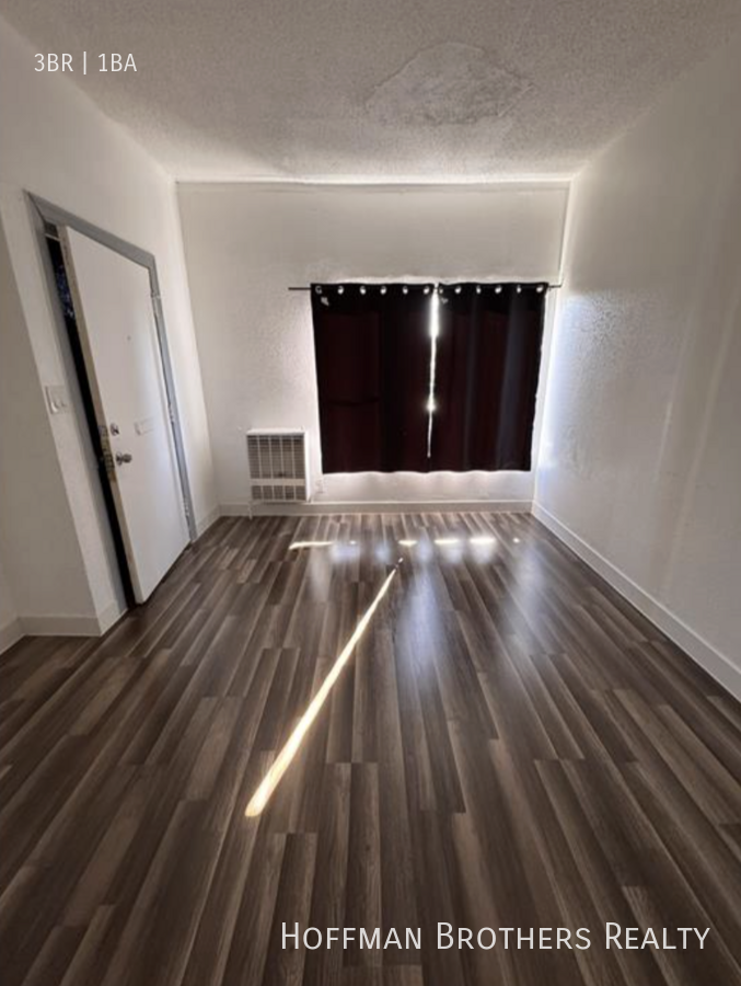 811 W 43rd St #811 - Photo 7 of 10