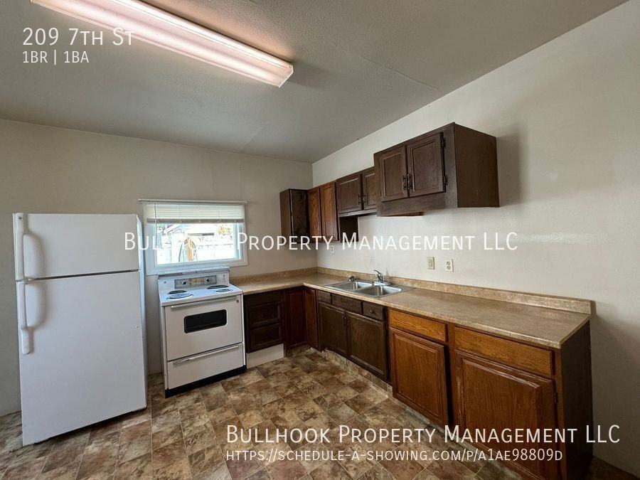 209 7th St - Photo 4 of 10