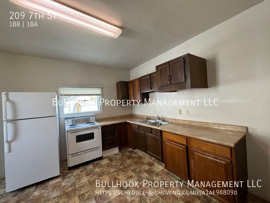 209 7th St - Photo 5 of 10
