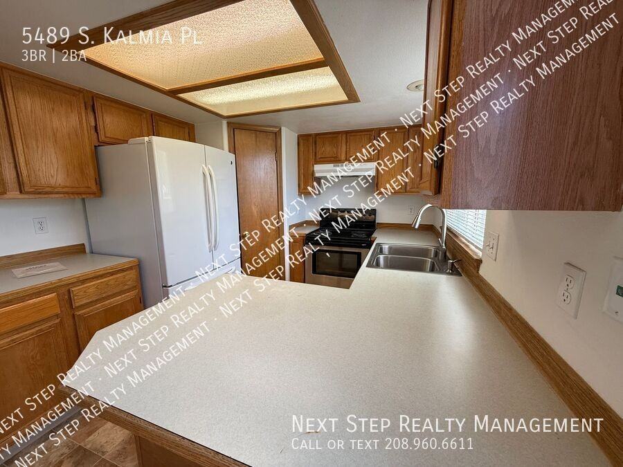 5489 S Kalmia Pl - Photo 5 of 18
