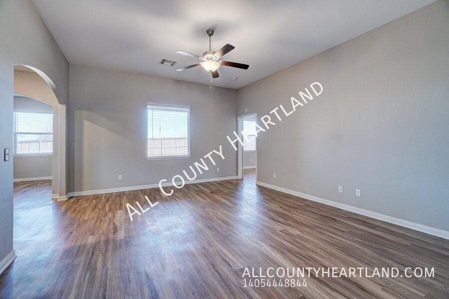 309 E Georgia Ter - Photo 2 of 16